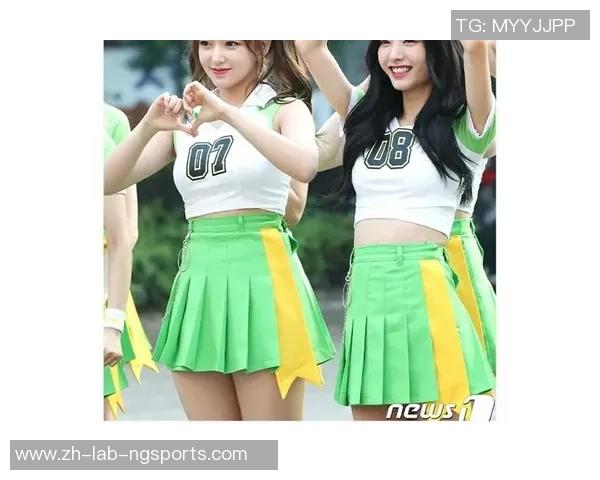 足球宝贝啦啦队舞蹈展现青春活力与团队精神的魅力演绎